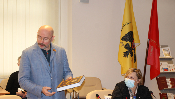 В библиотеке музея оружия экзотические новинки – произведения удивительного человека, «разумного авантюриста» И.Б. Линдера Тульский Государственный Музей Оружия