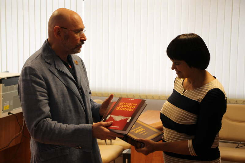 В библиотеке музея оружия экзотические новинки – произведения удивительного человека, «разумного авантюриста» И.Б. Линдера Тульский Государственный Музей Оружия