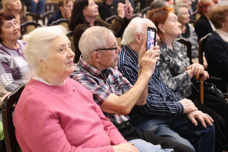 В Зале Славы российского оружия Тульского музея оружия состоялся музыкально-поэтический вечер «Свет снегириной зари…» Тульский Государственный Музей Оружия