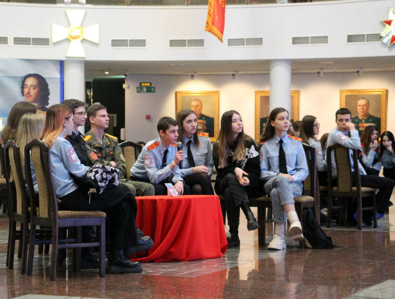 В Тульском музее оружия студенты первого курса Социально-технологического колледжа стали участниками специальной программы - праздничной викторины «Оружие в различных видах искусства» Тульский Государственный Музей Оружия