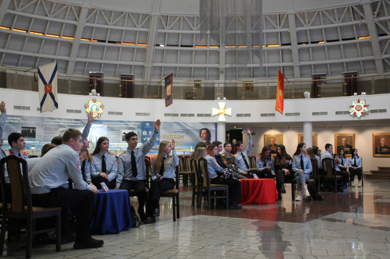В Тульском музее оружия студенты первого курса Социально-технологического колледжа стали участниками специальной программы - праздничной викторины «Оружие в различных видах искусства» Тульский Государственный Музей Оружия
