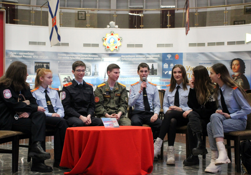 В Тульском музее оружия студенты первого курса Социально-технологического колледжа стали участниками специальной программы - праздничной викторины «Оружие в различных видах искусства» Тульский Государственный Музей Оружия