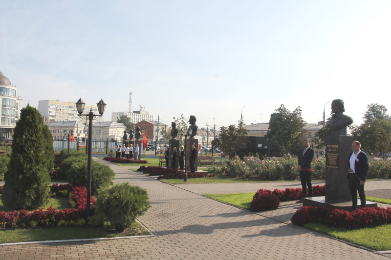 В День оружейника сотрудники Тульского музея оружия почтили память выдающихся конструкторов и организаторов государственного оружейного производства в Туле Тульский Государственный Музей Оружия