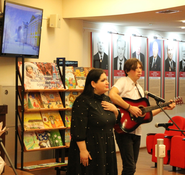 «Симметрия зимы»: В Тульском музее оружия вновь звучит мелодичное поэтическое слово Екатерины Картавцевой Тульский Государственный Музей Оружия