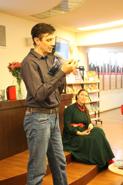 «Симметрия зимы»: В Тульском музее оружия вновь звучит мелодичное поэтическое слово Екатерины Картавцевой Тульский Государственный Музей Оружия