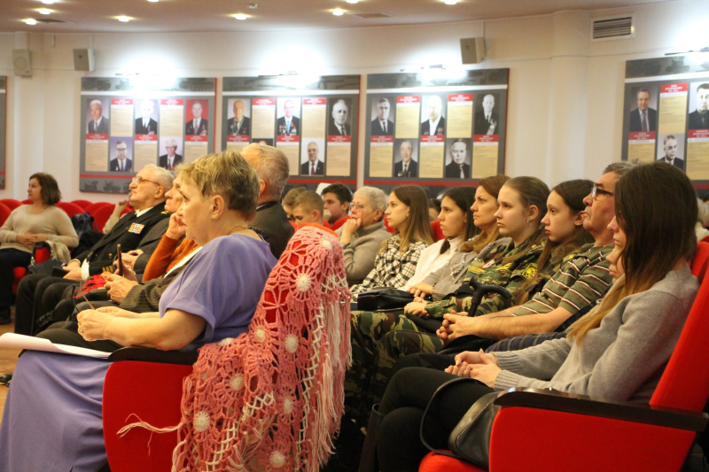 «Симметрия зимы»: В Тульском музее оружия вновь звучит мелодичное поэтическое слово Екатерины Картавцевой Тульский Государственный Музей Оружия