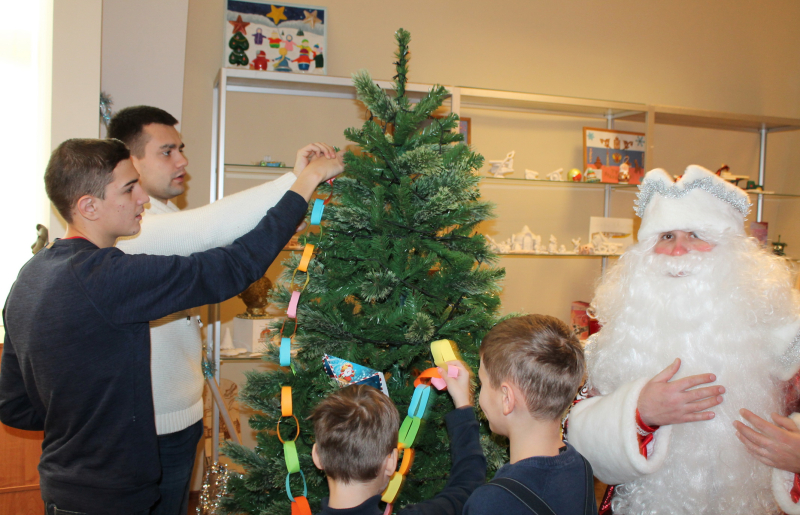 «Добро делать спешить должно!» Особые дети в мастерской Деда Мороза Тульский Государственный Музей Оружия