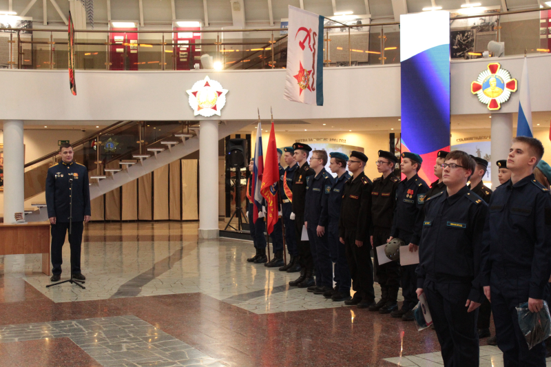 В День защитника Отечества по доброй традиции в Зале Славы российского оружия Тульского государственного музея оружия торжественно приняли присягу воспитанники военно-патриотического клуба «Т Тульский Государственный Музей Оружия