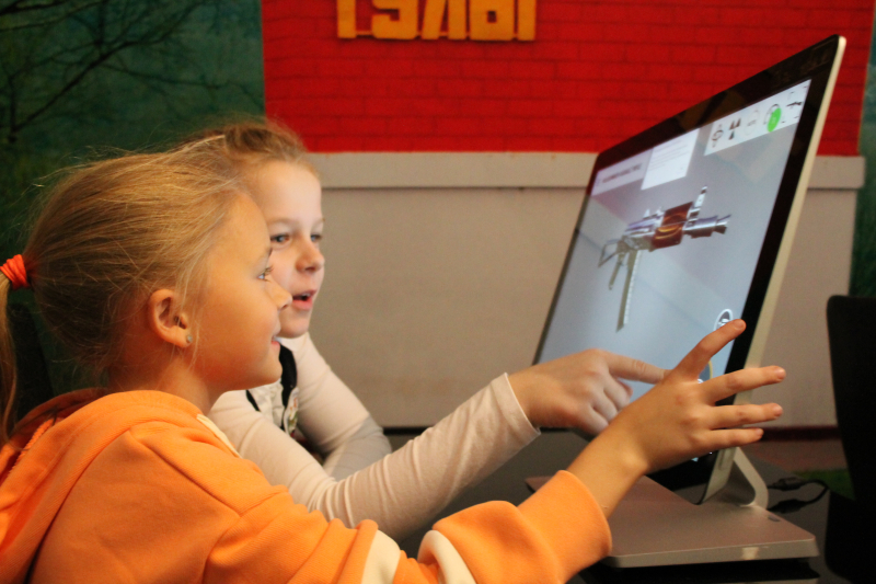 В здании-шлеме продолжает работать интерактивная выставка «Оружие героев»! Тульский Государственный Музей Оружия