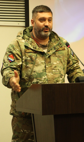 Встреча Почетного гражданина Тульской области В.П. Лебедева и руководителя общественной организации «Они сражались за Родину» К.В. Ферапонтова со студентами. Тульский Государственный Музей Оружия