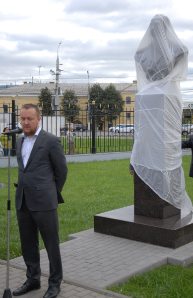 В День оружейника на Аллее Славы знаменитых оружейников г. Тулы музея оружия открыт бюст Г.А. Денежкина. Тульский Государственный Музей Оружия