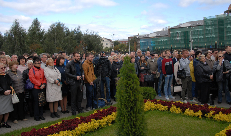 В День оружейника на Аллее Славы знаменитых оружейников г. Тулы музея оружия открыт бюст Г.А. Денежкина. Тульский Государственный Музей Оружия