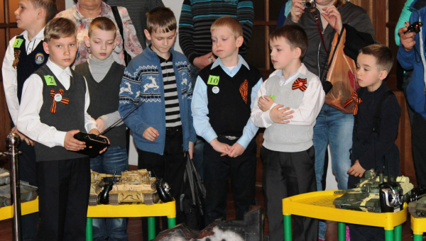 «Танковые бои» и патриотическая акция «Георгиевская ленточка» в музее оружия - спешите на праздничные мероприятия! Тульский Государственный Музей Оружия