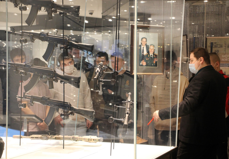 Друзья, с праздником! С Днем российского студенчества! Приглашаем вас в Тульский музей оружия! Тульский Государственный Музей Оружия