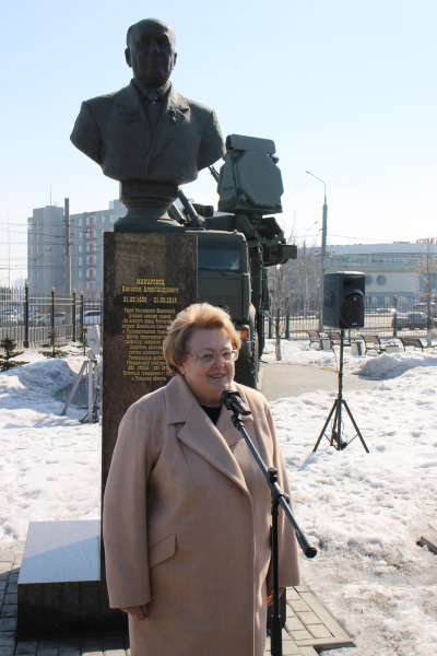 Торжественная церемония возложения цветов к бюсту Н.А. Макаровца на Аллее Славы знаменитых оружейников г.Тулы на территории Тульского музея оружия Тульский Государственный Музей Оружия