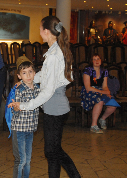 «Синий платочек Победы» в торжественном зале под куполом «шлема». Тульский Государственный Музей Оружия