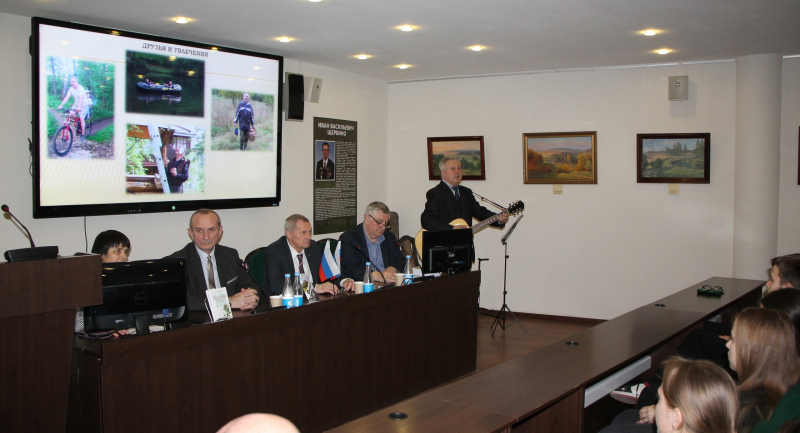 В Тульском государственном музее оружия состоялся творческий вечер поэта и барда Юрия Петровича Жидкова «От великих бойцов нам достались сердца» Тульский Государственный Музей Оружия