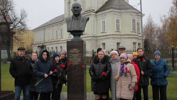 Торжественная церемония на Аллее Славы знаменитых оружейников города Тулы в честь 95-ой годовщины со дня рождения Аркадия Георгиевича Шипунова Тульский Государственный Музей Оружия