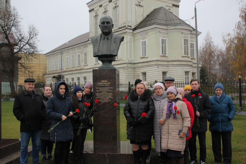 Торжественная церемония на Аллее Славы знаменитых оружейников города Тулы в честь 95-ой годовщины со дня рождения Аркадия Георгиевича Шипунова Тульский Государственный Музей Оружия