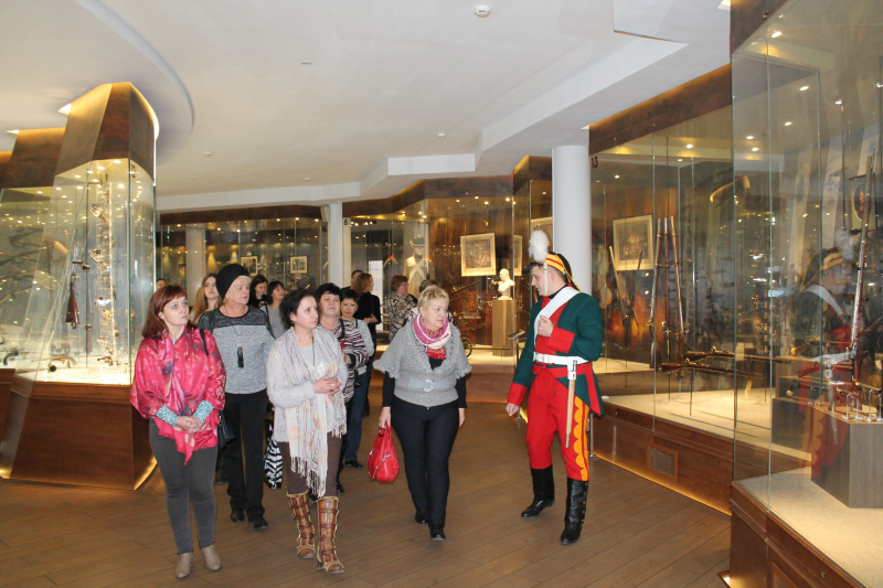 Ведущие туроператоры и представители туристических агентств города Калуги и Калужской области посетили музей оружия. Тульский Государственный Музей Оружия