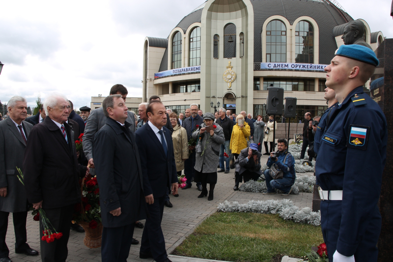 В День оружейника на Аллее Славы знаменитых оружейников г. Тулы был торжественно открыт бюст выдающемуся тульскому конструктору Н.М. Афанасьеву Тульский Государственный Музей Оружия