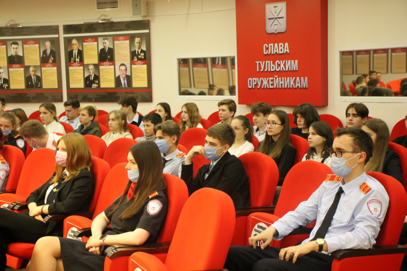 В Тульском музее оружия состоялась презентация новой книги Н.А. Макарова «Интернационалисты земли тульской» Тульский Государственный Музей Оружия