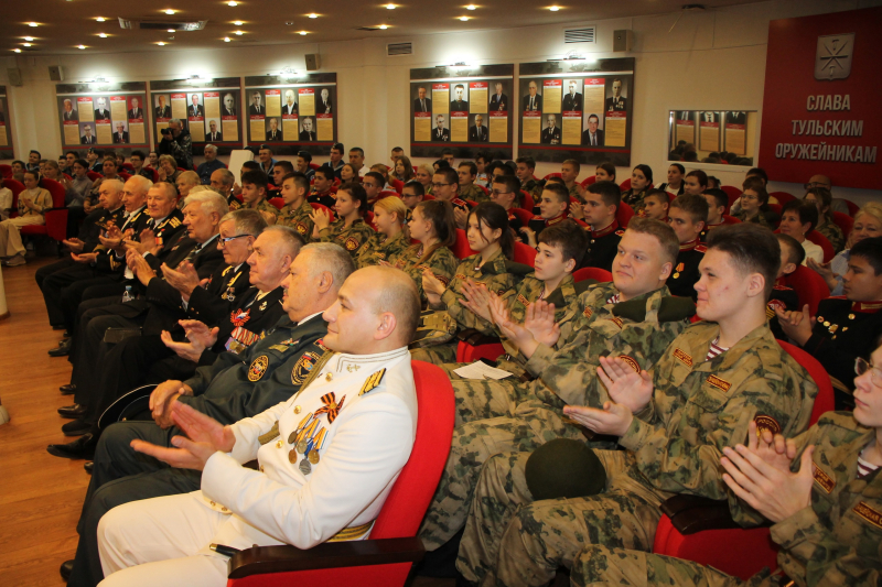 «Россия поднимает паруса!». В Тульском государственном музее оружия мероприятие, посвященное 328-й годовщине создания российского военного флота. Тульский Государственный Музей Оружия