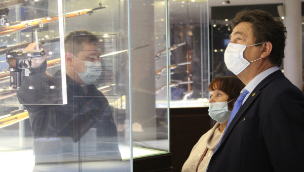 Директор музея «Ижмаш» АО «Концерн «Калашников» С.В. Носачев познакомился с постоянной экспозицией Тульского музея оружия Тульский Государственный Музей Оружия