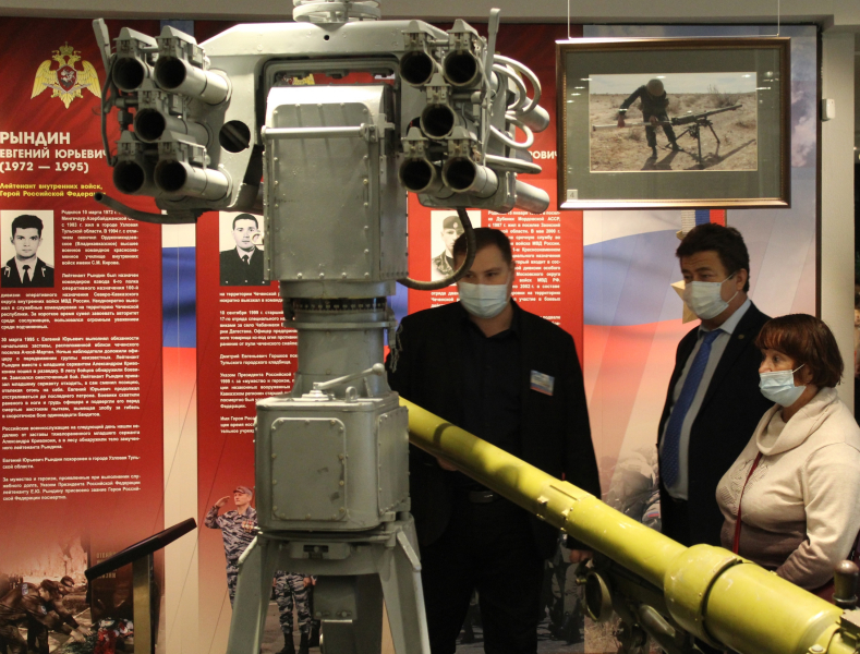 Директор музея «Ижмаш» АО «Концерн «Калашников» С.В. Носачев познакомился с постоянной экспозицией Тульского музея оружия Тульский Государственный Музей Оружия