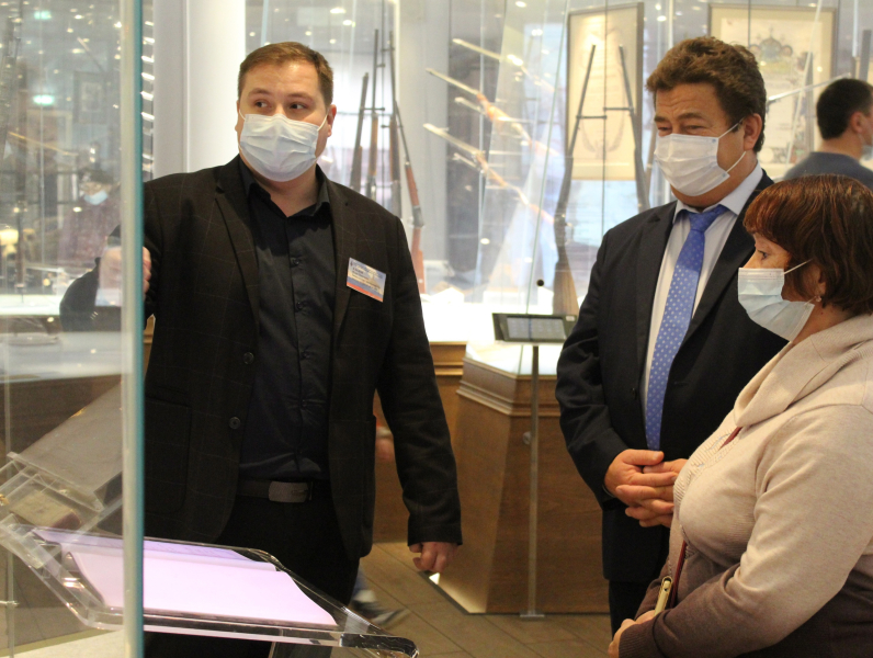 Директор музея «Ижмаш» АО «Концерн «Калашников» С.В. Носачев познакомился с постоянной экспозицией Тульского музея оружия Тульский Государственный Музей Оружия