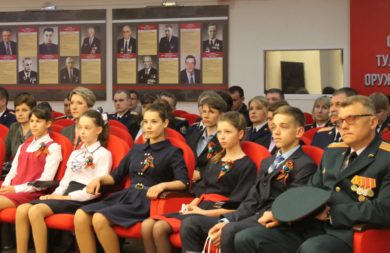 В музее оружия состоялось торжественное принятие присяги молодыми сотрудниками Следственного комитета РФ Тульский Государственный Музей Оружия