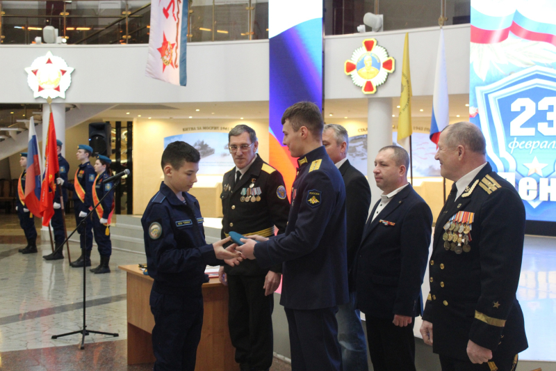 По доброй традиции в День защитника Отечества в Зале Славы российского оружия под сводами торжественного «шлема» приняли присягу воспитанники военно-патриотического клуба «Тайфун» Тульский Государственный Музей Оружия