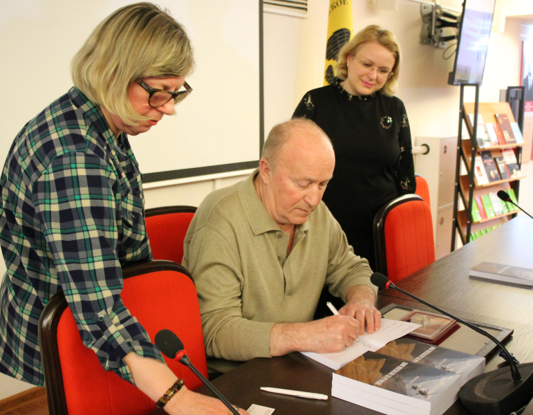 Встреча поколений в Тульском музее оружия. Презентация книги Н.А. Макарова «Они воевали за Речкой» Тульский Государственный Музей Оружия