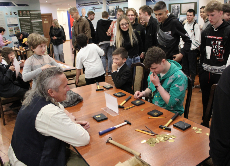 «Наставники и хранители оружейных традиций»! Творческая встреча молодежи с известными мастерами – наставниками Школы тульских мастеров. Тульский Государственный Музей Оружия