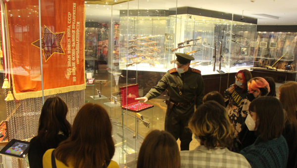 80-летию героической обороны города Тулы посвящается! «Рабочий город стал бойцом!»: Уроки мужества в Тульском музее оружия Тульский Государственный Музей Оружия