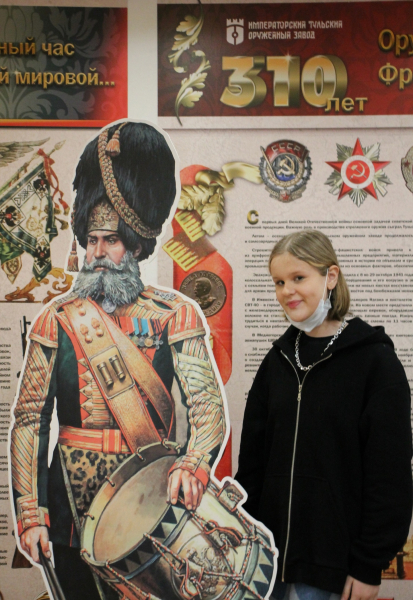 «Былое и дамы»: необыкновенное селфи в Международный женский день в окружении доблестных защитников Отечества разных исторических эпох в Тульском музее оружия! Тульский Государственный Музей Оружия