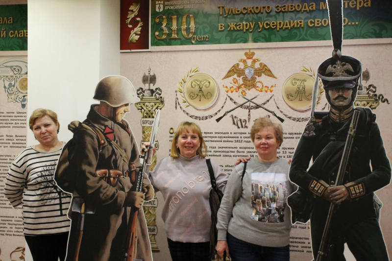 «Былое и дамы»: необыкновенное селфи в Международный женский день в окружении доблестных защитников Отечества разных исторических эпох в Тульском музее оружия! Тульский Государственный Музей Оружия