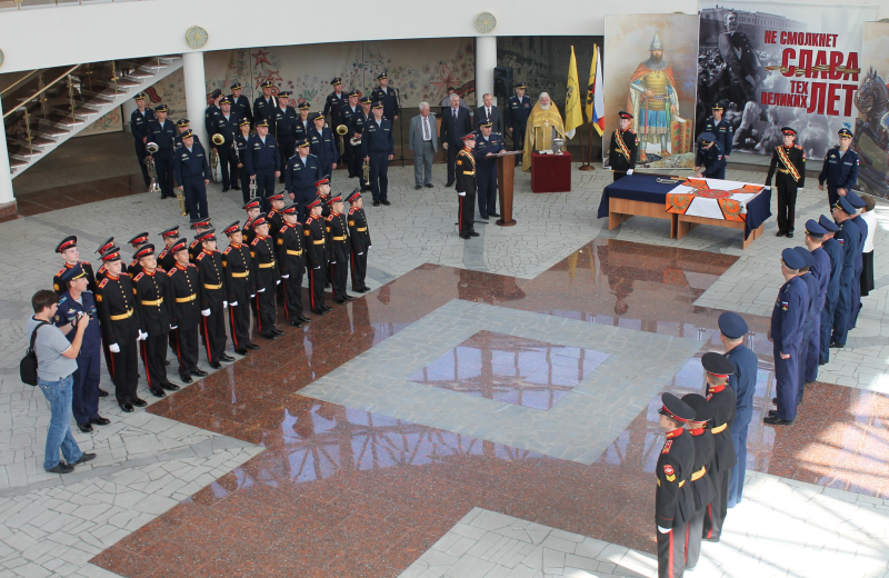В музее оружия прошла церемония крепления к древку полотнища знамени Тульского суворовского военного училища Тульский Государственный Музей Оружия