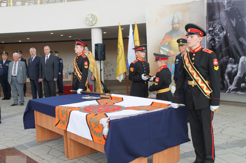 В музее оружия прошла церемония крепления к древку полотнища знамени Тульского суворовского военного училища Тульский Государственный Музей Оружия