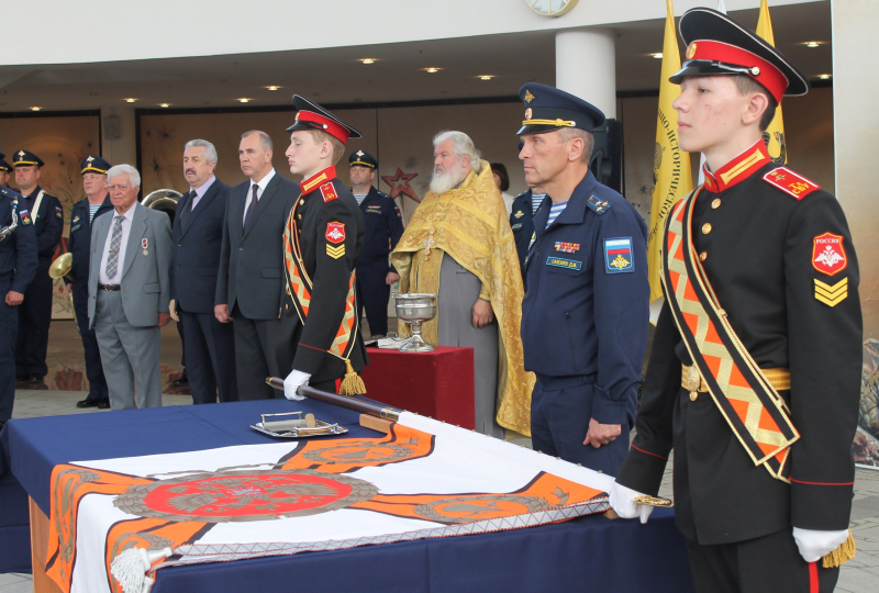 В музее оружия прошла церемония крепления к древку полотнища знамени Тульского суворовского военного училища Тульский Государственный Музей Оружия