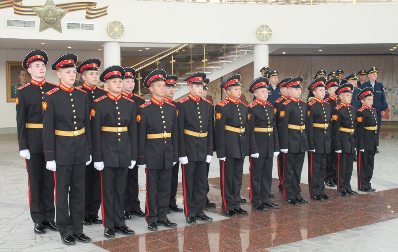 В музее оружия прошла церемония крепления к древку полотнища знамени Тульского суворовского военного училища Тульский Государственный Музей Оружия