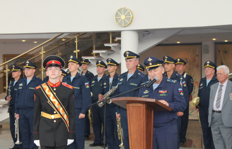 В музее оружия прошла церемония крепления к древку полотнища знамени Тульского суворовского военного училища Тульский Государственный Музей Оружия