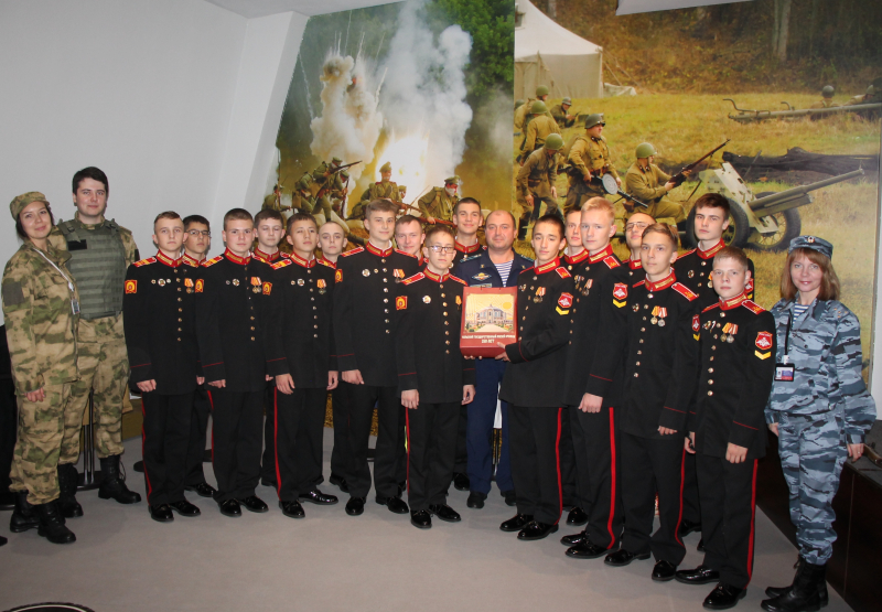 Всероссийская акция «День в музее для российских кадет» Тульский Государственный Музей Оружия