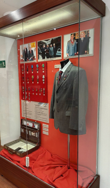 В День оружейника в здании-шлеме Тульского музея оружия открылась выставка «На защите Родины», посвященная 85-летию Николая Александровича Макаровца Тульский Государственный Музей Оружия