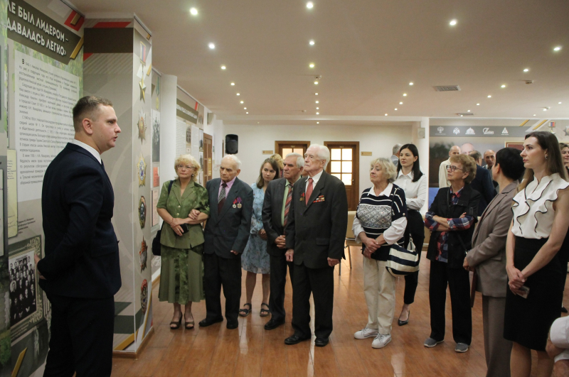 В День оружейника в здании-шлеме Тульского музея оружия открылась выставка «На защите Родины», посвященная 85-летию Николая Александровича Макаровца Тульский Государственный Музей Оружия