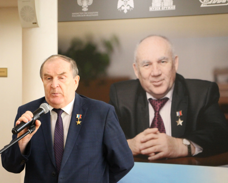 В День оружейника в здании-шлеме Тульского музея оружия открылась выставка «На защите Родины», посвященная 85-летию Николая Александровича Макаровца Тульский Государственный Музей Оружия