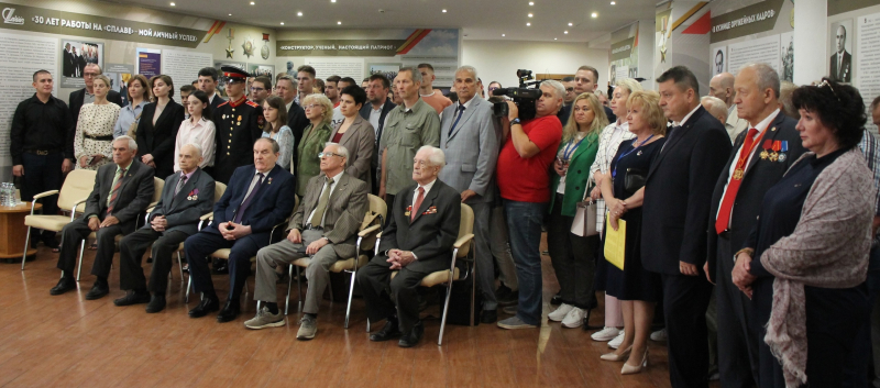 В День оружейника в здании-шлеме Тульского музея оружия открылась выставка «На защите Родины», посвященная 85-летию Николая Александровича Макаровца Тульский Государственный Музей Оружия