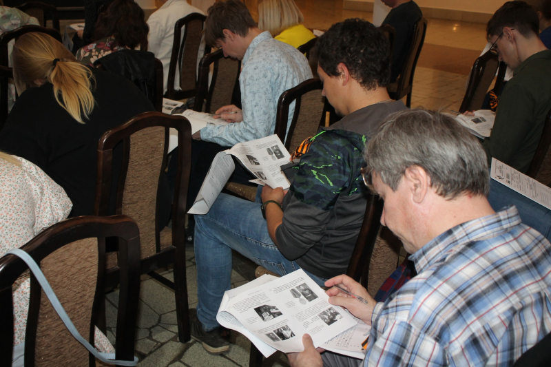 Сегодня в торжественном Зале Славы российского оружия Тульского государственного музея оружия состоялся «Диктант Победы» на тему событий Великой Отечественной войны. Тульский Государственный Музей Оружия