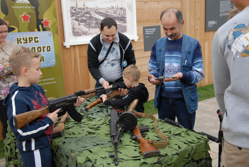 Фестиваль «Тула оружейная: от мастера – до защитника» стартовал на Казанской набережной Тулы.Приглашаем туляков и гостей города! Тульский Государственный Музей Оружия