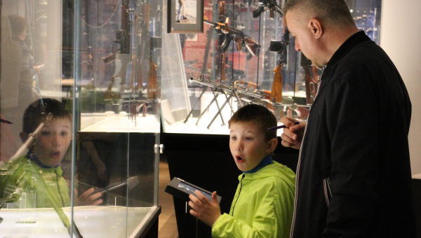 Всероссийская акция «Ночь музеев» в Тульском музее оружия: интерактивные площадки, познавательные семейные программы, костюмированные экскурсии. Тульский Государственный Музей Оружия